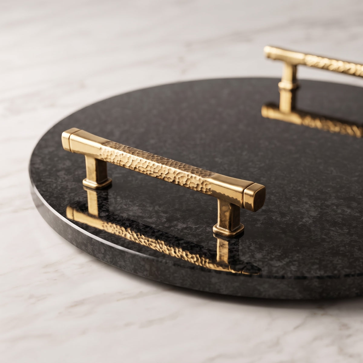 Close-up of 20mm black granite platter edge and hand-hammered gold handle – Grable Store